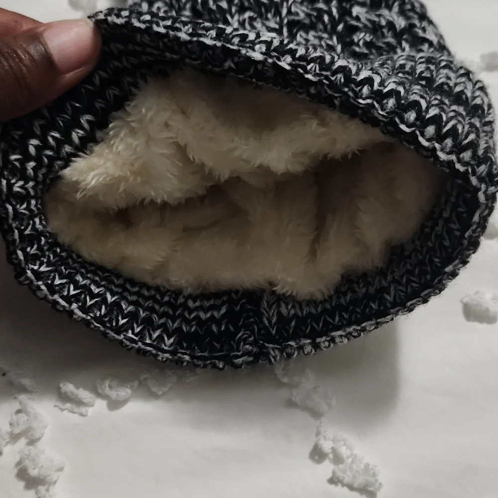 Newborn 0-3 months Baby Knit Pom-Pom Beanie | New Without Tags
